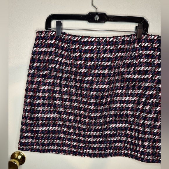 LOFT Size 14P Petite Plaid‎ Tweed Faux Button-Front Skirt
Red White Blue & Black - Picture 6 of 13
